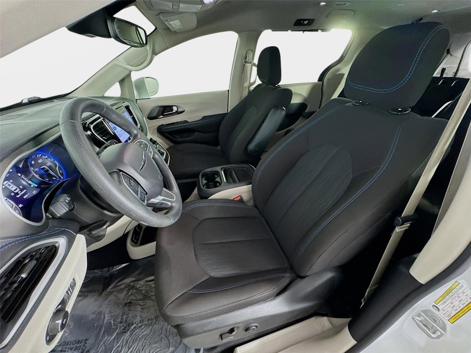 Used 2021 Chrysler Pacifica Touring FWD image 12