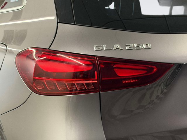 Certified 2024 Mercedes-Benz GLA 250 4MATIC image 10