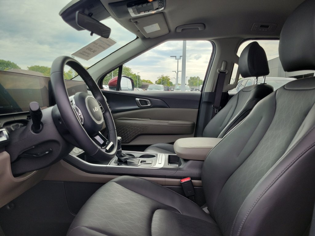Used 2026 Kia Carnival FWD image 19