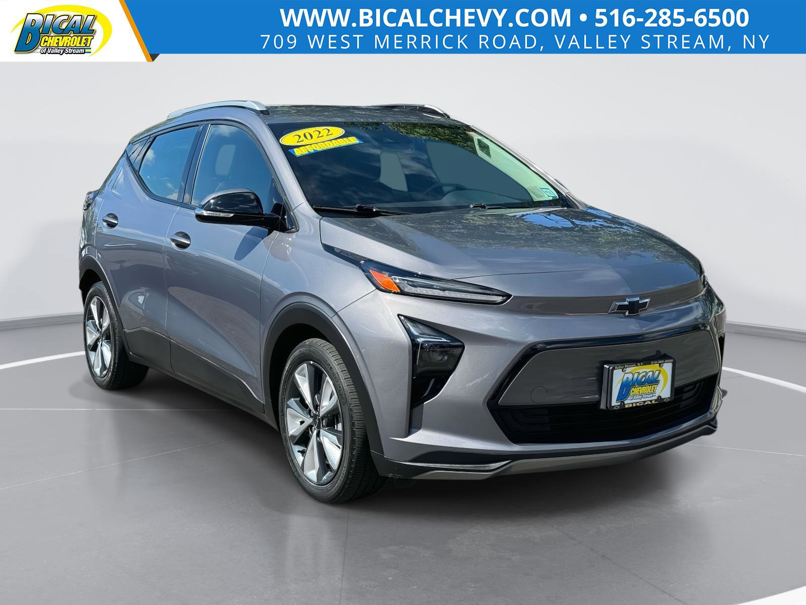 Used 2022 Chevrolet Bolt EUV LT w/ Convenience Package image 1