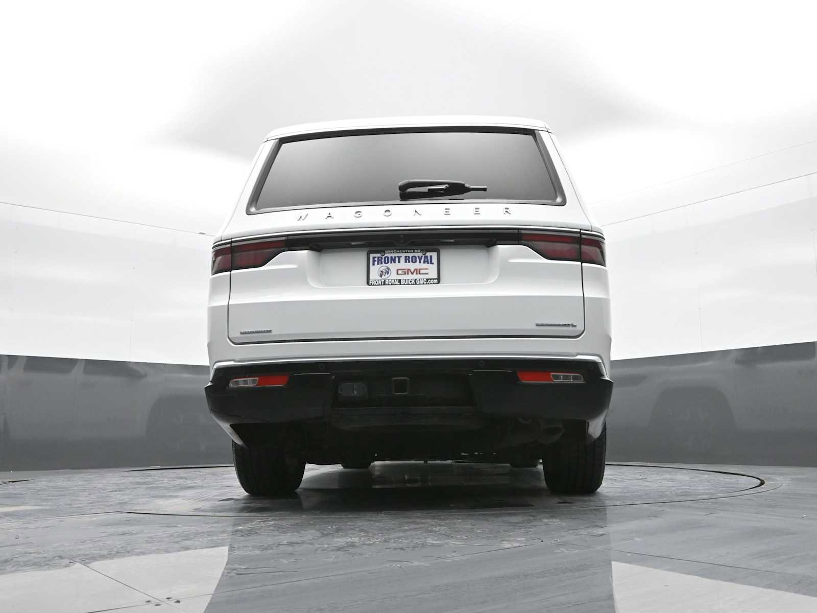 Used 2023 Jeep Wagoneer L Series III w/ Preferred Equipment Group image 41