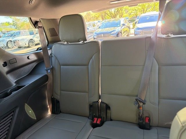 Used 2022 GMC Yukon SLT w/ SLT Premium Package image 5