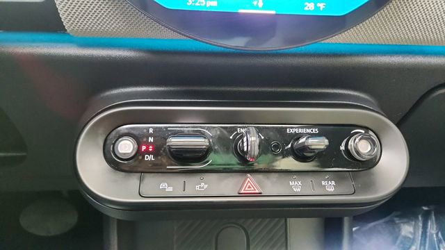 Used 2025 MINI Cooper 4-Door Hardtop image 48