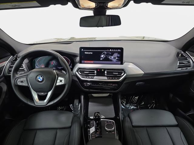 Certified 2025 BMW X4 xDrive30i image 9