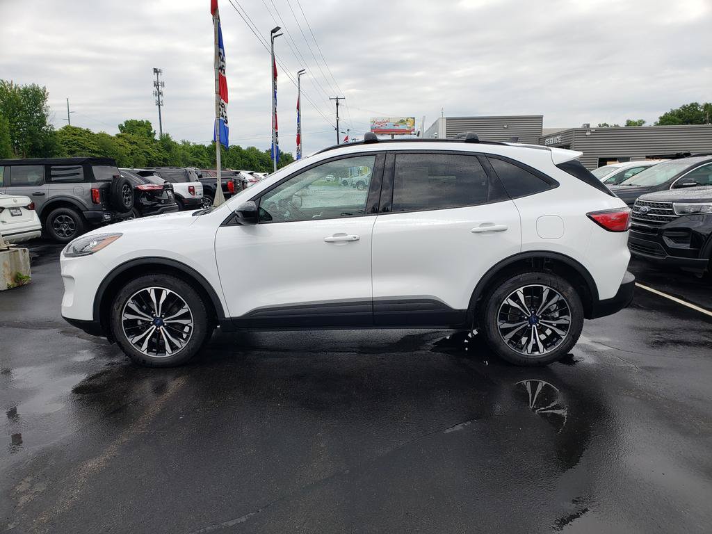 Used 2022 Ford Escape SEL w/ SEL Stealth AWD Package image 9