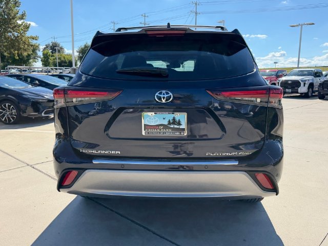 New 2026 Toyota Highlander Platinum AWD/4WD image 3