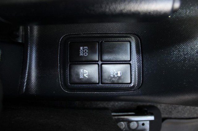 Used 2018 Toyota Prius C One image 28