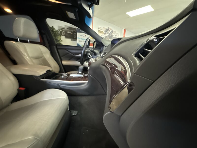 Used 2015 INFINITI Q70 3.7 w/ Sport Package RWD image 21
