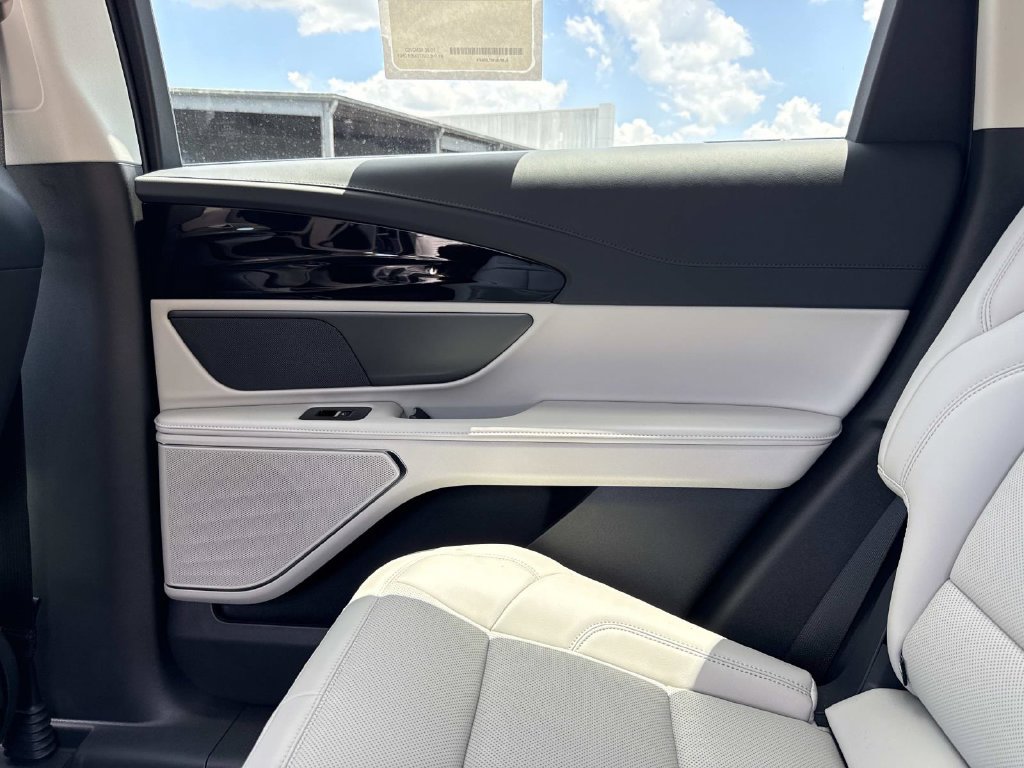 New 2026 Lincoln Nautilus Premier AWD/4WD image 15