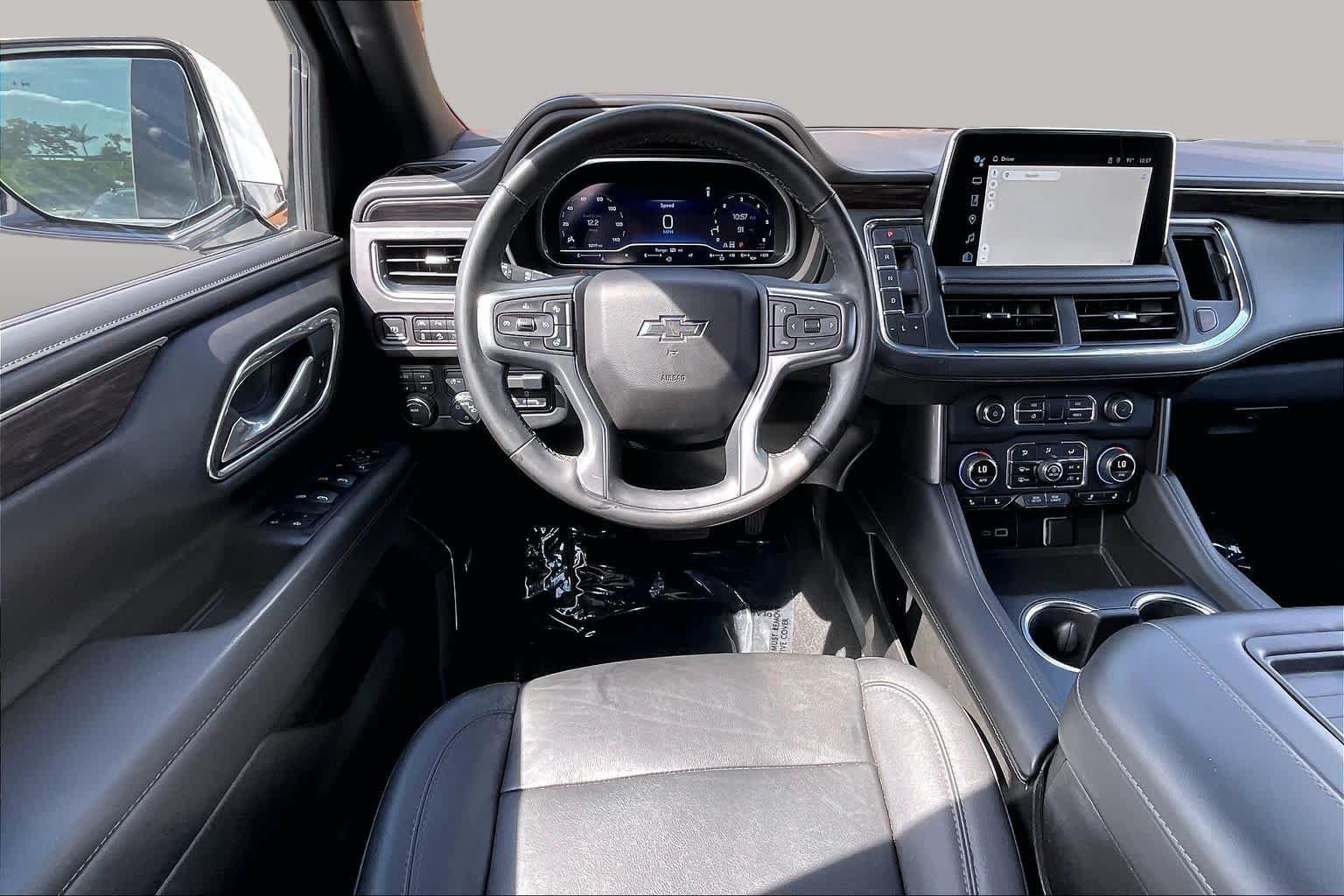 Used 2023 Chevrolet Suburban Z71 w/ Luxury Package AWD/4WD image 6