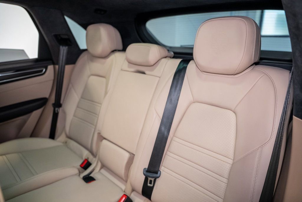 Used 2022 Porsche Cayenne GTS AWD/4WD image 37