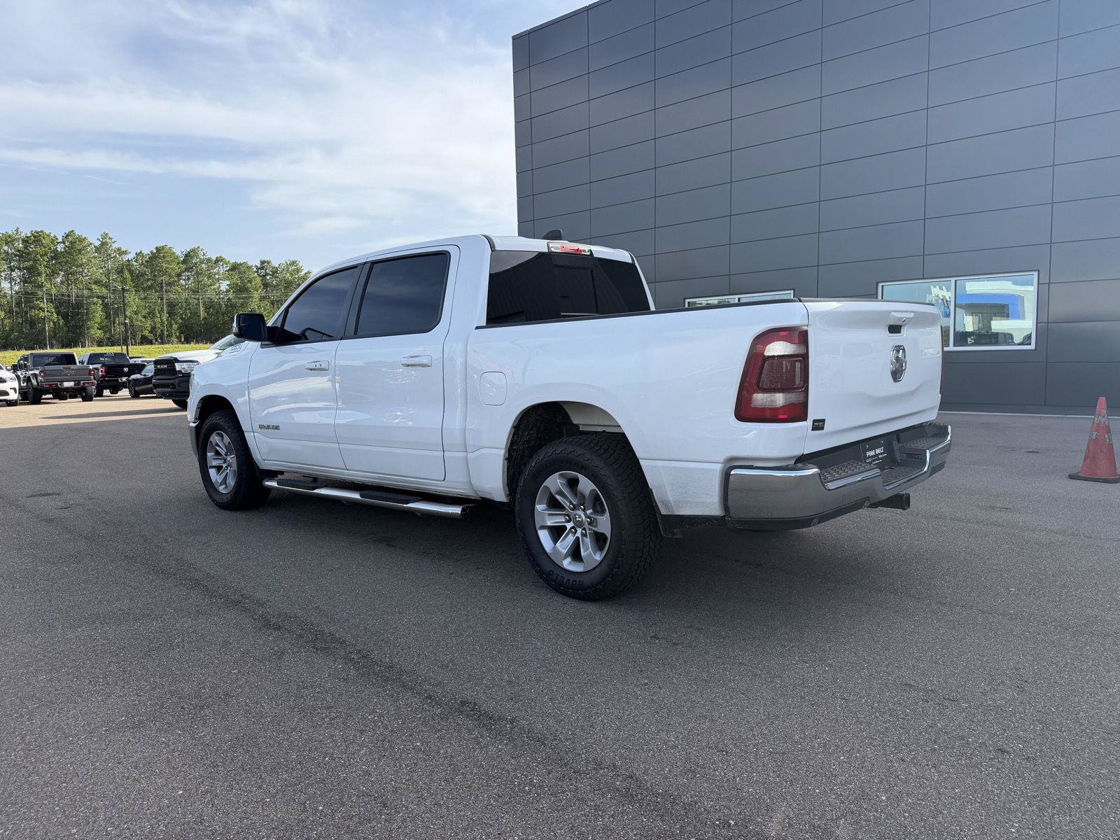 Used 2023 RAM 1500 Laramie AWD/4WD image 4