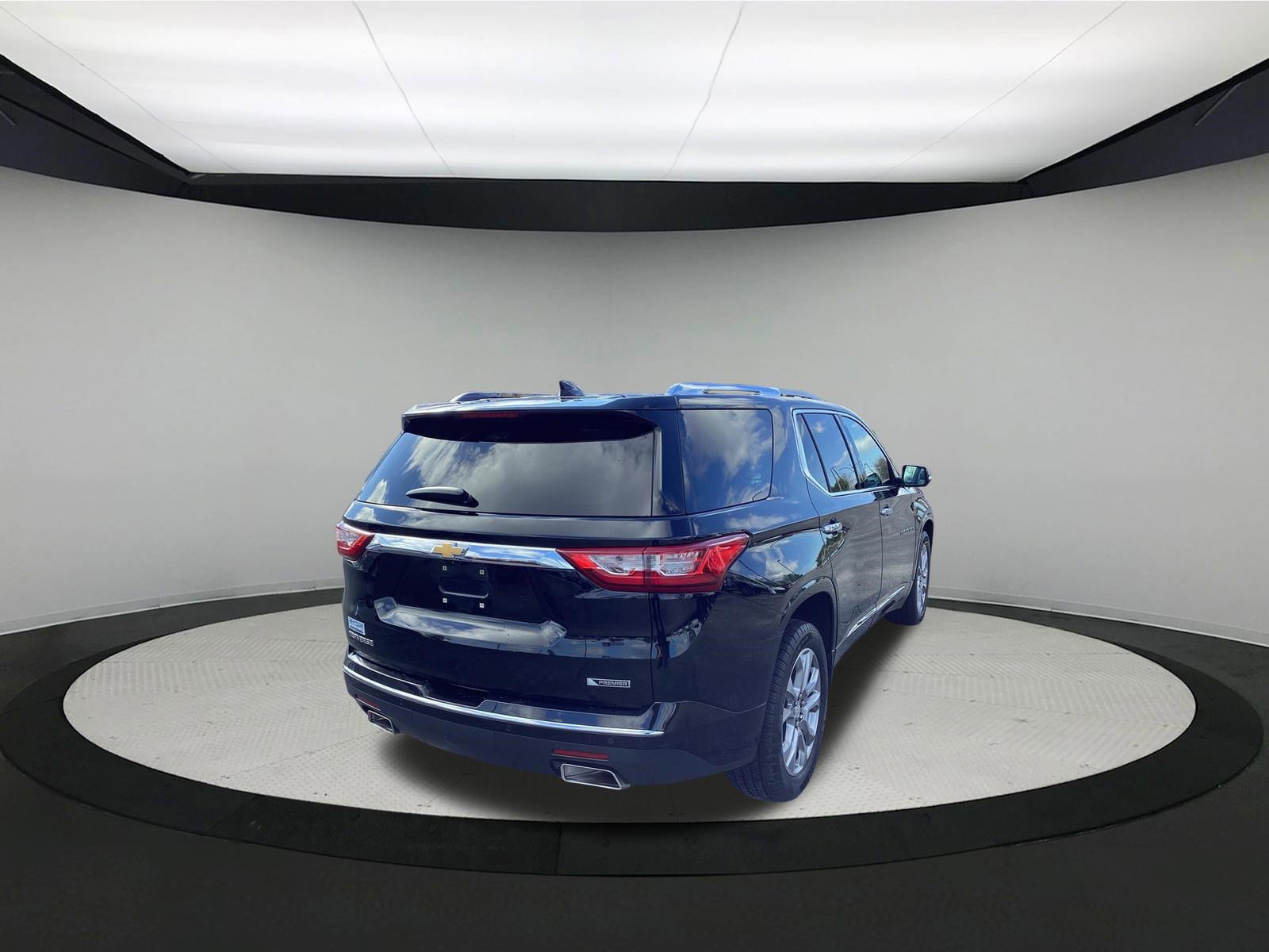 Used 2018 Chevrolet Traverse Premier w/ Driver Confidence II Package image 8