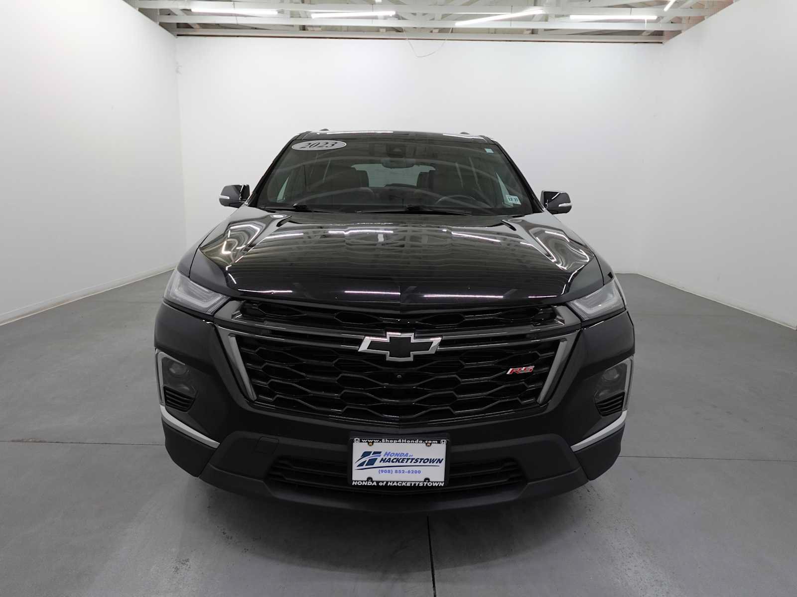 Used 2023 Chevrolet Traverse RS AWD/4WD image 2