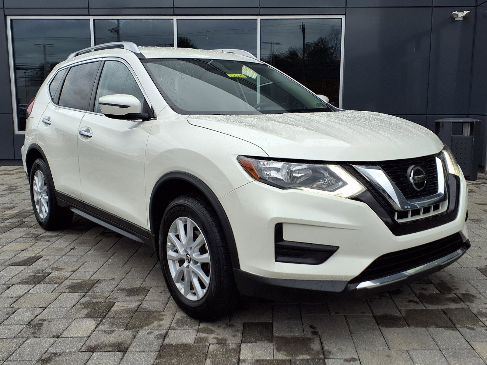 Certified 2018 Nissan Rogue SV image 1