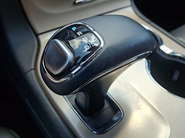 Used 2015 Jeep Grand Cherokee Limited w/ Luxury Group II AWD/4WD image 17