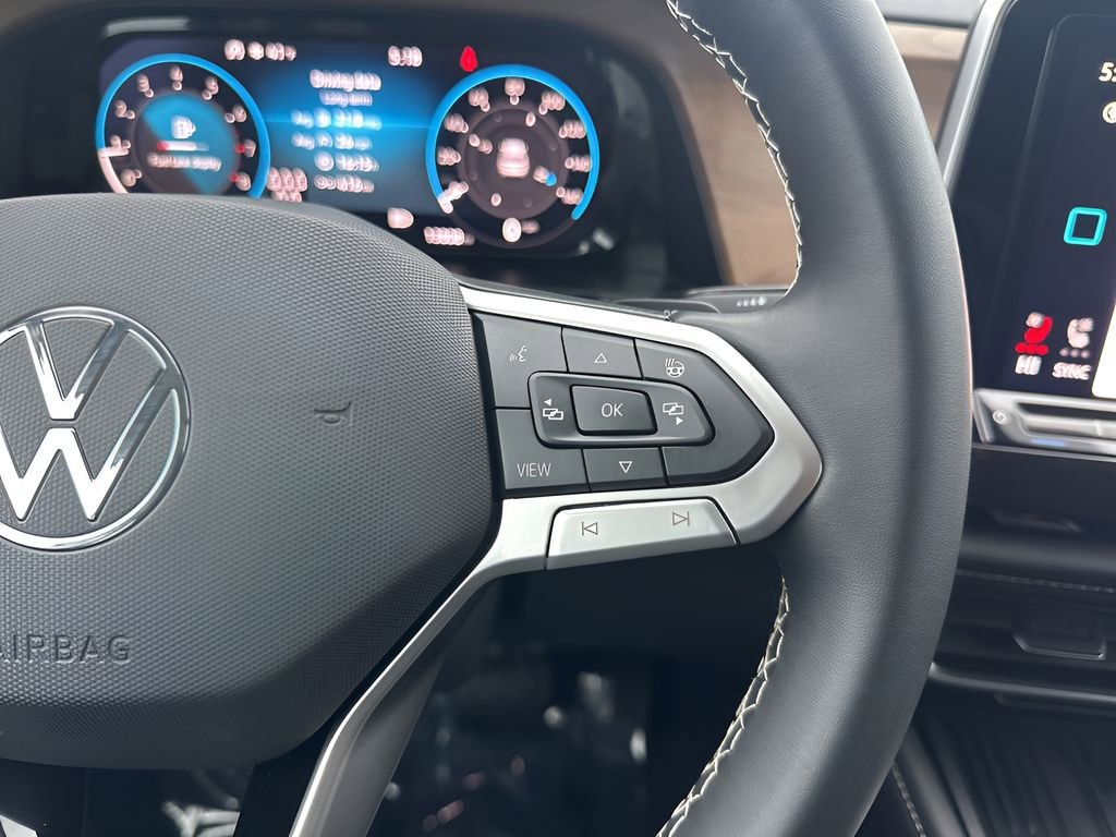 Used 2025 Volkswagen Atlas SE image 17