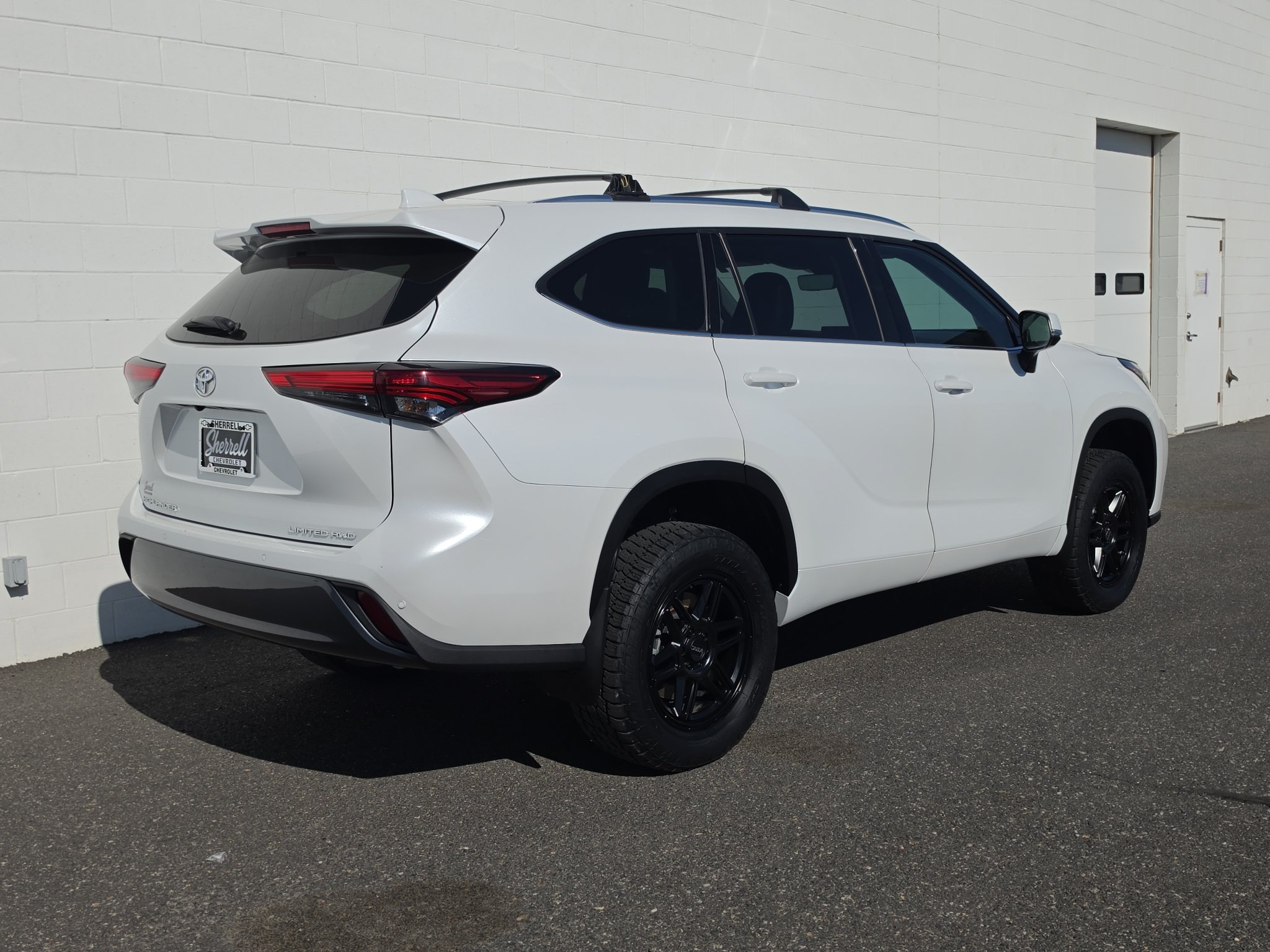 Used 2023 Toyota Highlander Limited AWD/4WD image 3