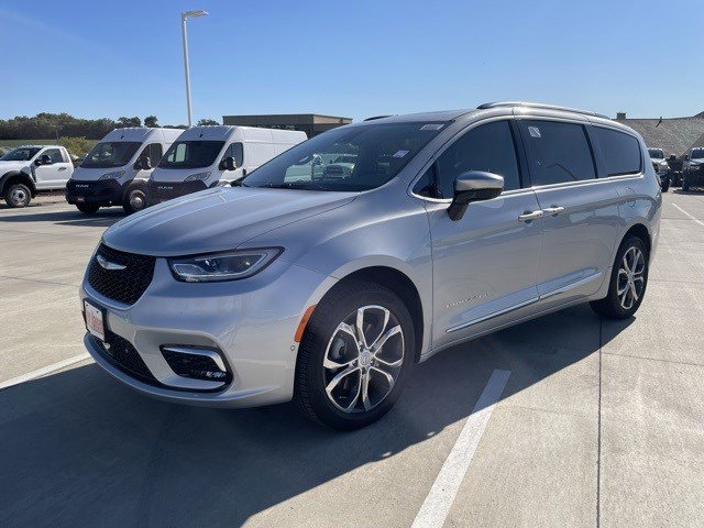 New 2026 Chrysler Pacifica Pinnacle
