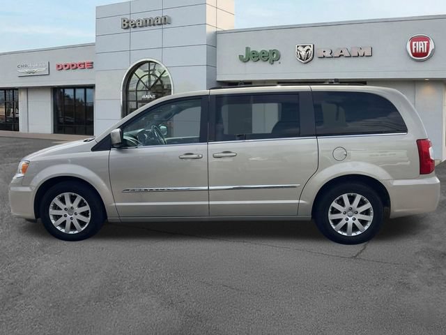 Used 2014 Chrysler Town & Country Touring FWD image 4