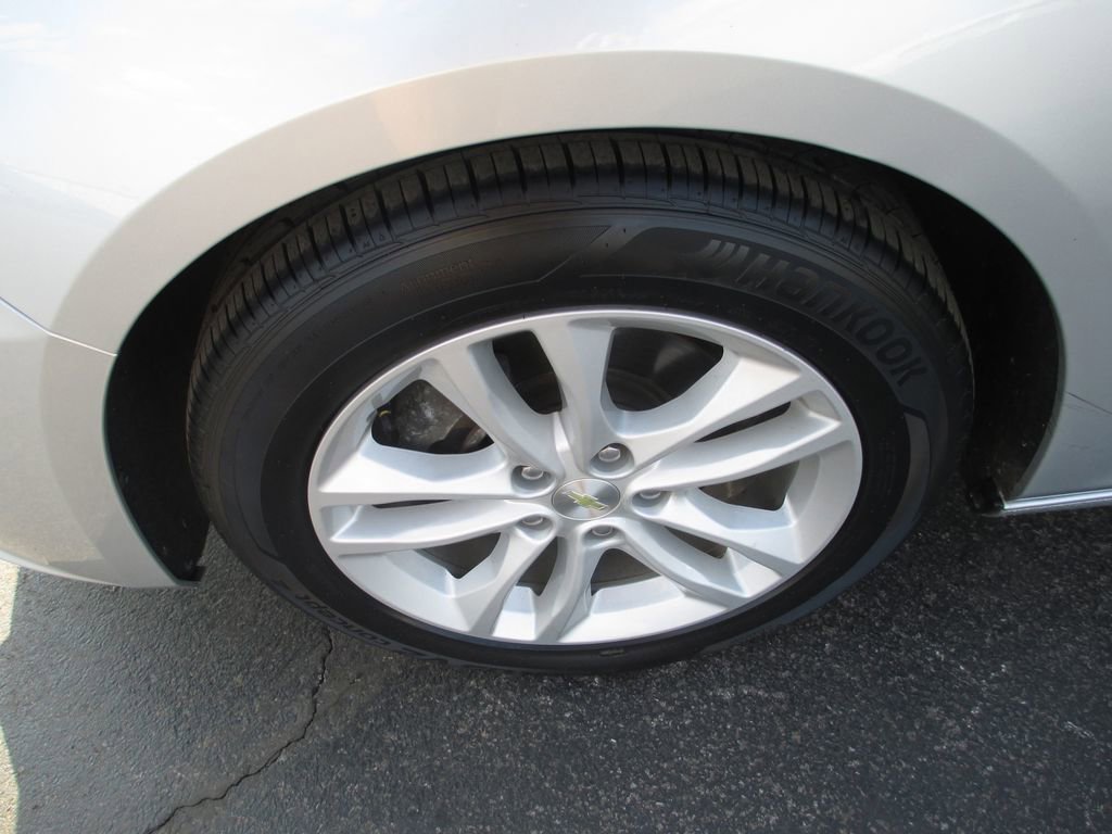 Used 2018 Chevrolet Malibu LT image 14