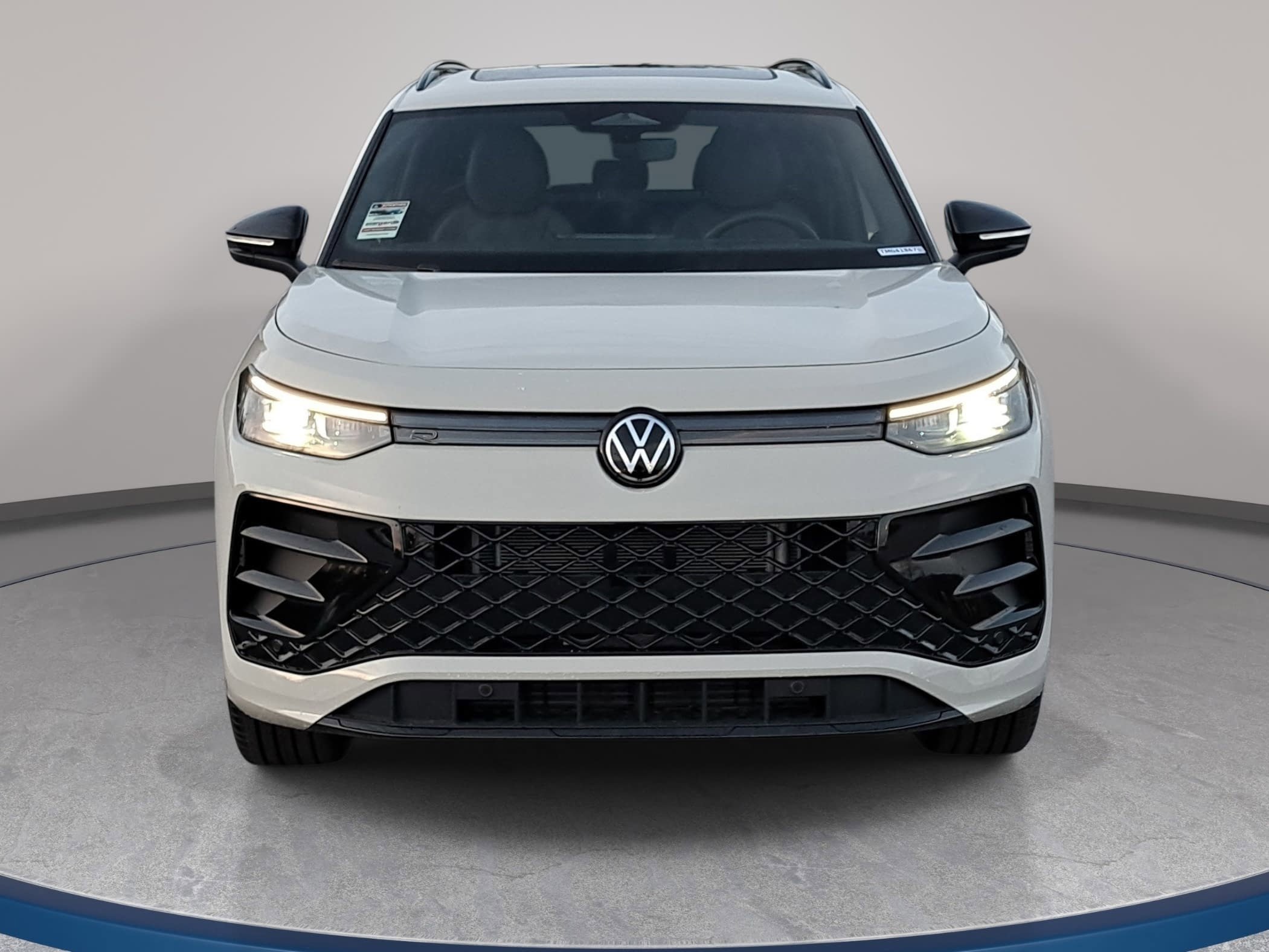 New 2026 Volkswagen Tiguan SE R-Line AWD/4WD image 2