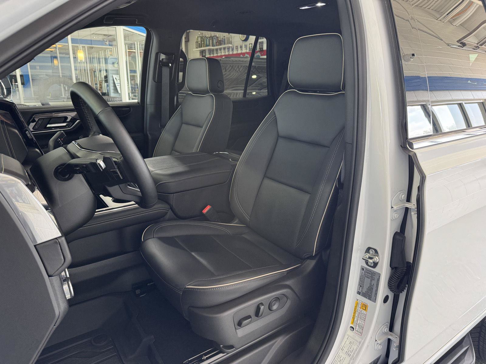 Used 2025 GMC Yukon Elevation w/ LPO, Floor Liner Package AWD/4WD image 27