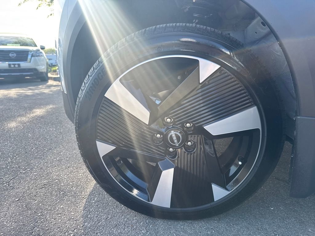 Used 2025 Nissan Kicks SR w/ SR Premium Package image 30