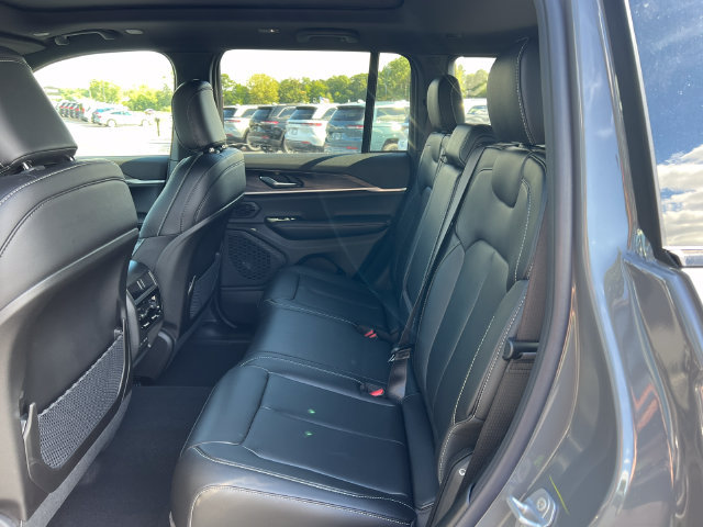 New 2027 Jeep Grand Cherokee Limited w/ Limited Altitude Package AWD/4WD image 5