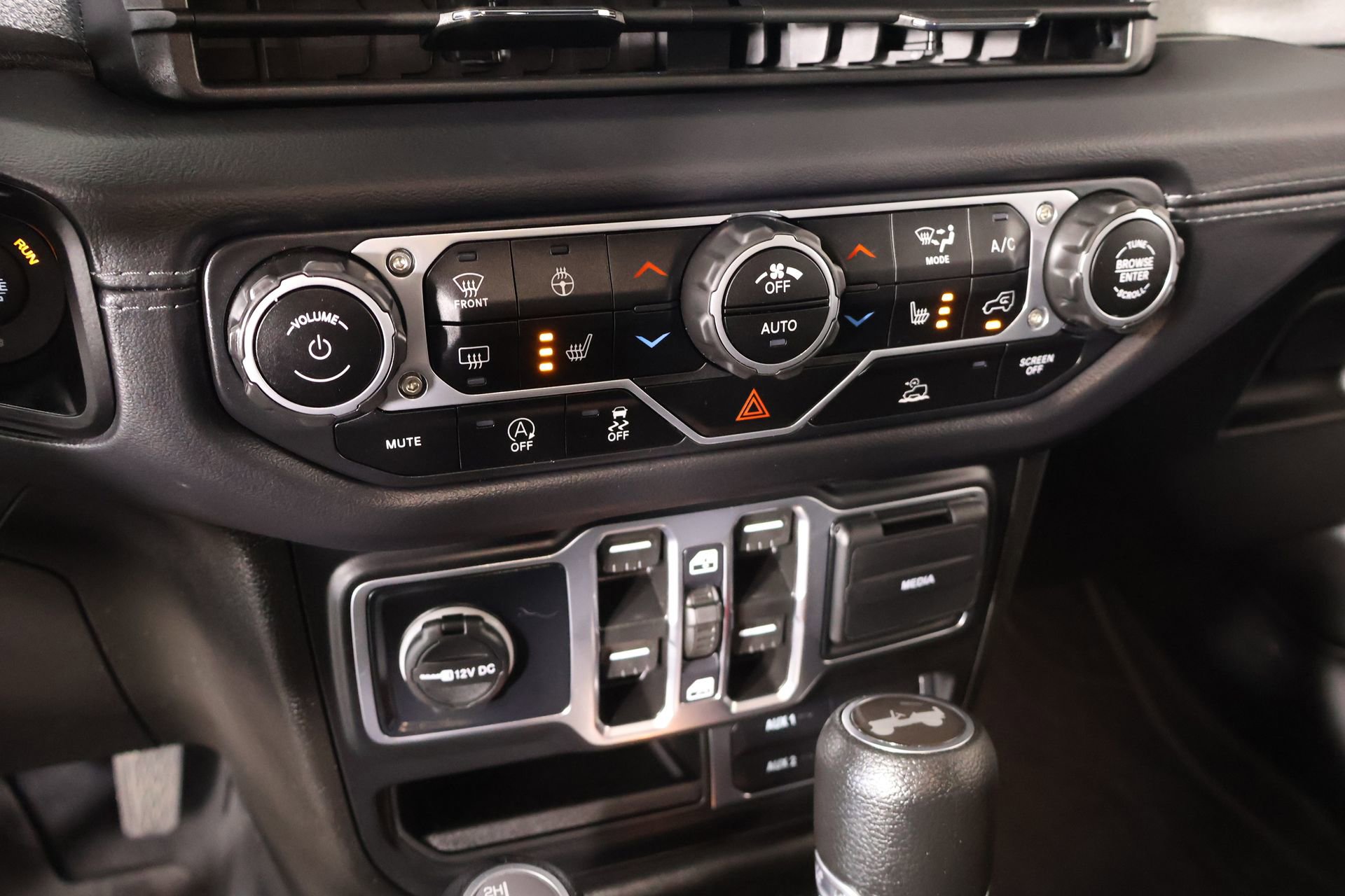 Used 2025 Jeep Wrangler Unlimited Sahara AWD/4WD image 8
