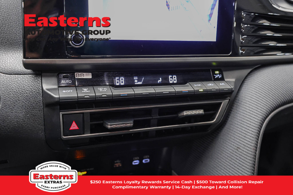 Used 2025 Toyota Camry SE FWD image 18