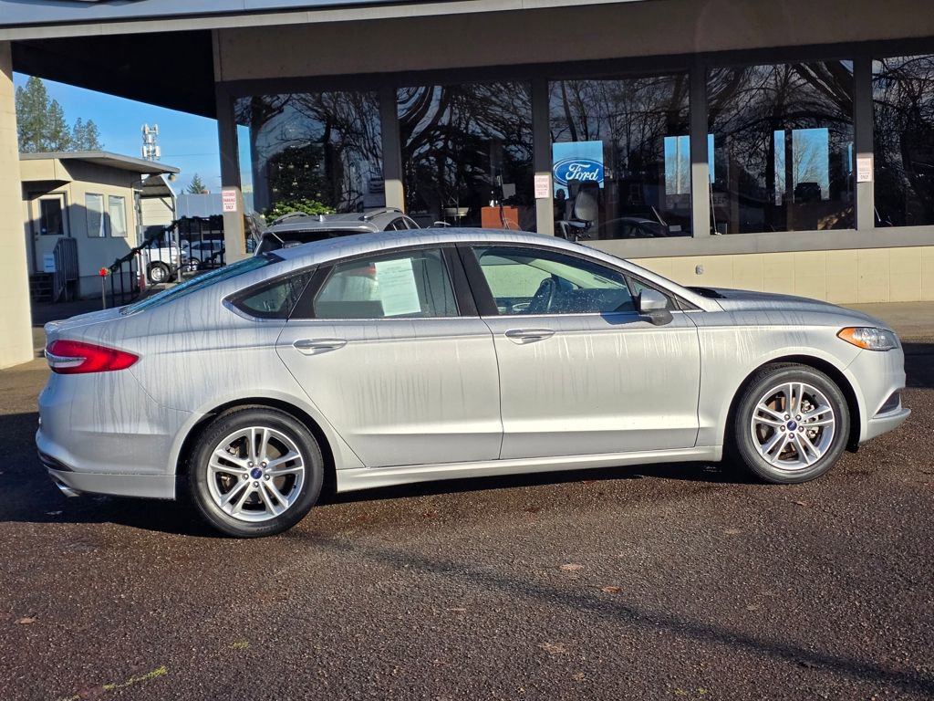 Used 2018 Ford Fusion SE image 25