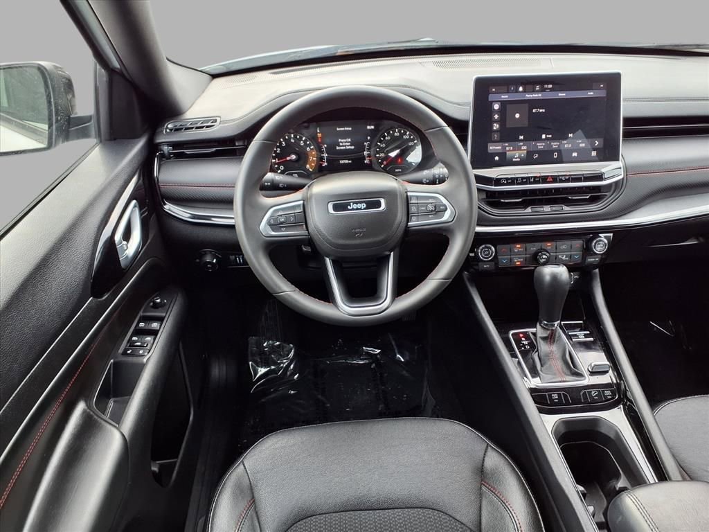 Used 2023 Jeep Compass Trailhawk image 4