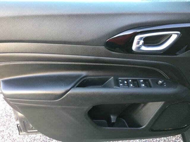 Used 2022 Jeep Compass Latitude image 11