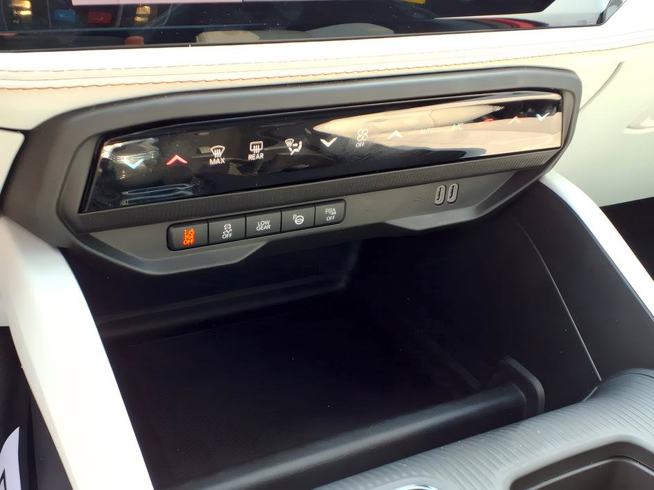 Used 2026 Jeep Cherokee Overland w/ Advanced Pro Tech Group AWD/4WD image 22