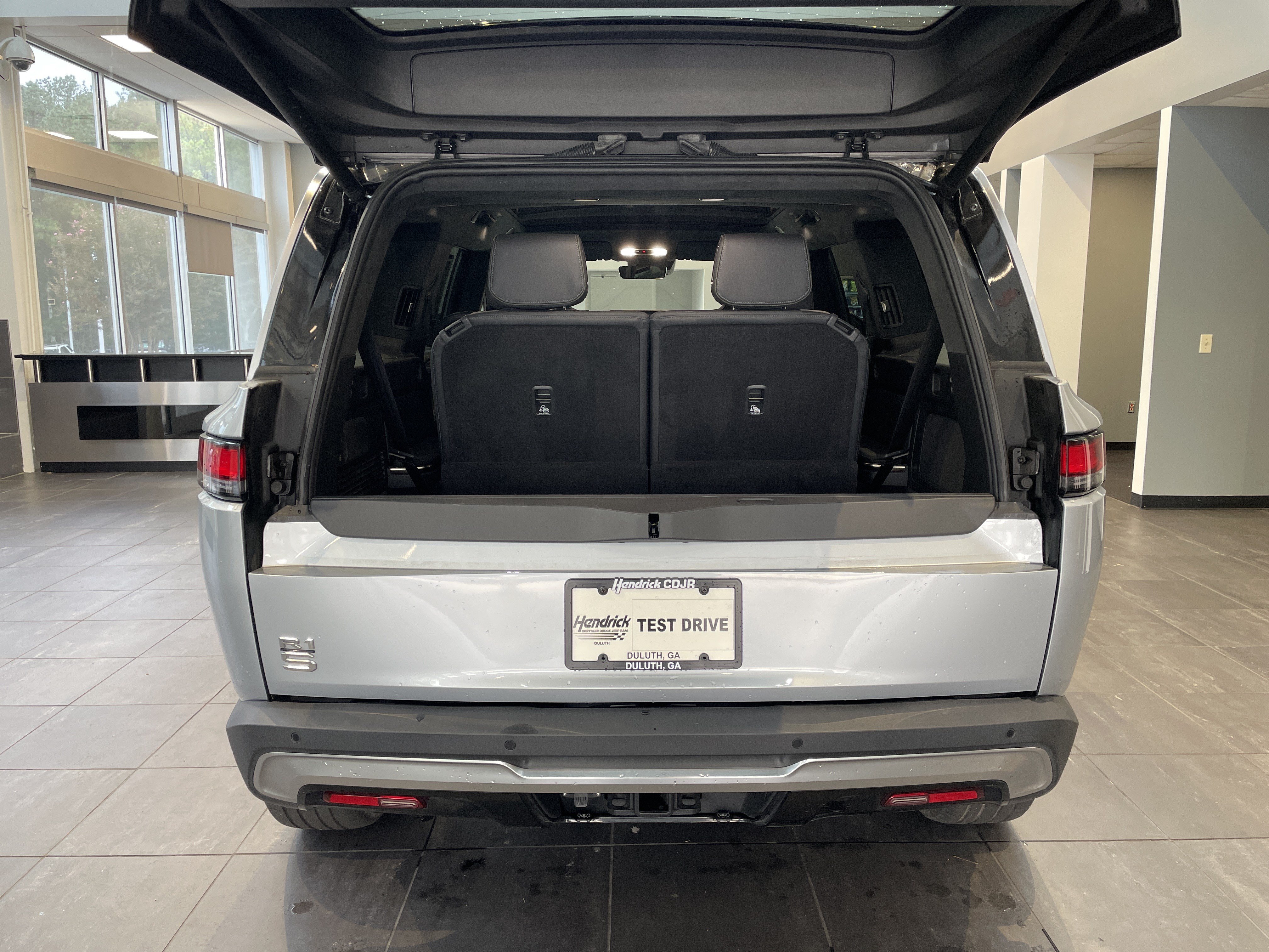 Used 2024 Rivian R1S Adventure Dual AWD/4WD image 38