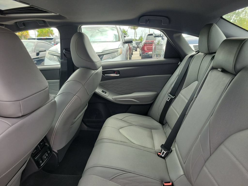 Used 2019 Toyota Avalon Limited w/ Advanced Safety Package FWD image 24