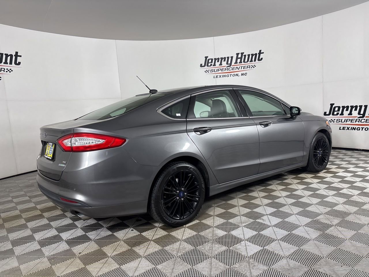 Used 2014 Ford Fusion SE w/ Equipment Group 202A image 4