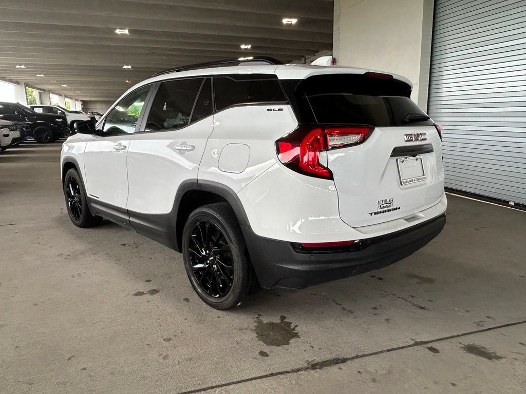 Used 2023 GMC Terrain SLE w/ Driver Convenience Package FWD image 3