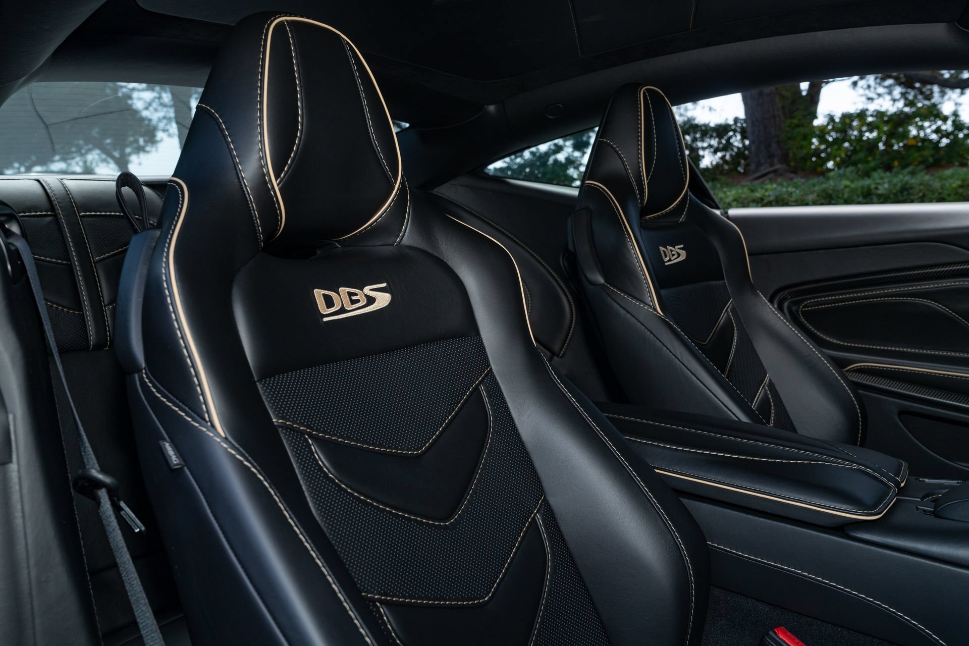 Used 2019 Aston Martin DBS Superleggera RWD image 16