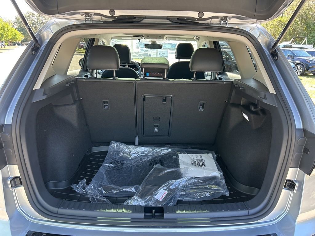 New 2026 Volkswagen Taos SE FWD image 51