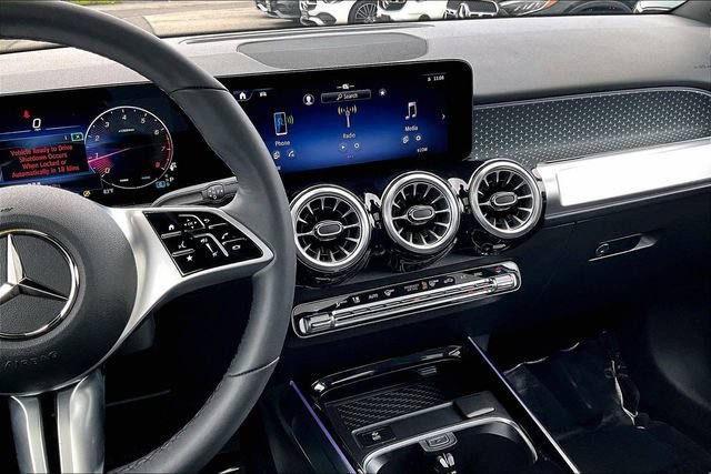 Used 2026 Mercedes-Benz GLB 250 4MATIC image 5