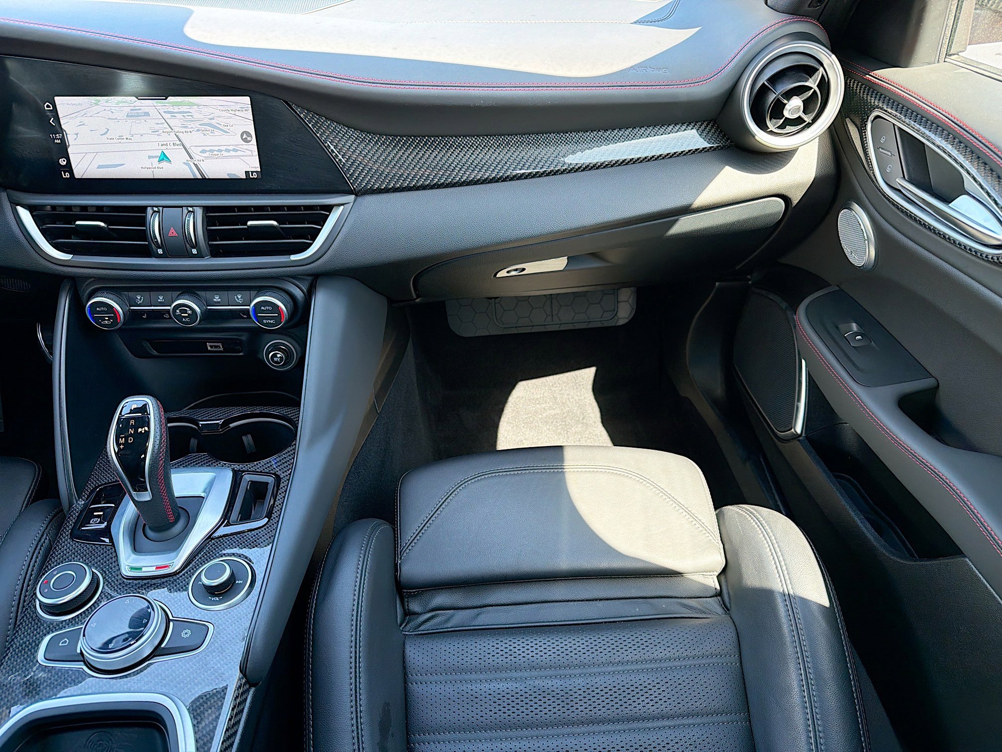 Used 2023 Alfa Romeo Giulia Estrema image 17