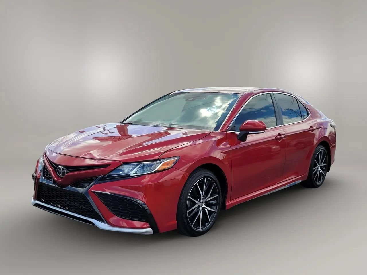 Used 2024 Toyota Camry SE w/ Convenience Package FWD image 4
