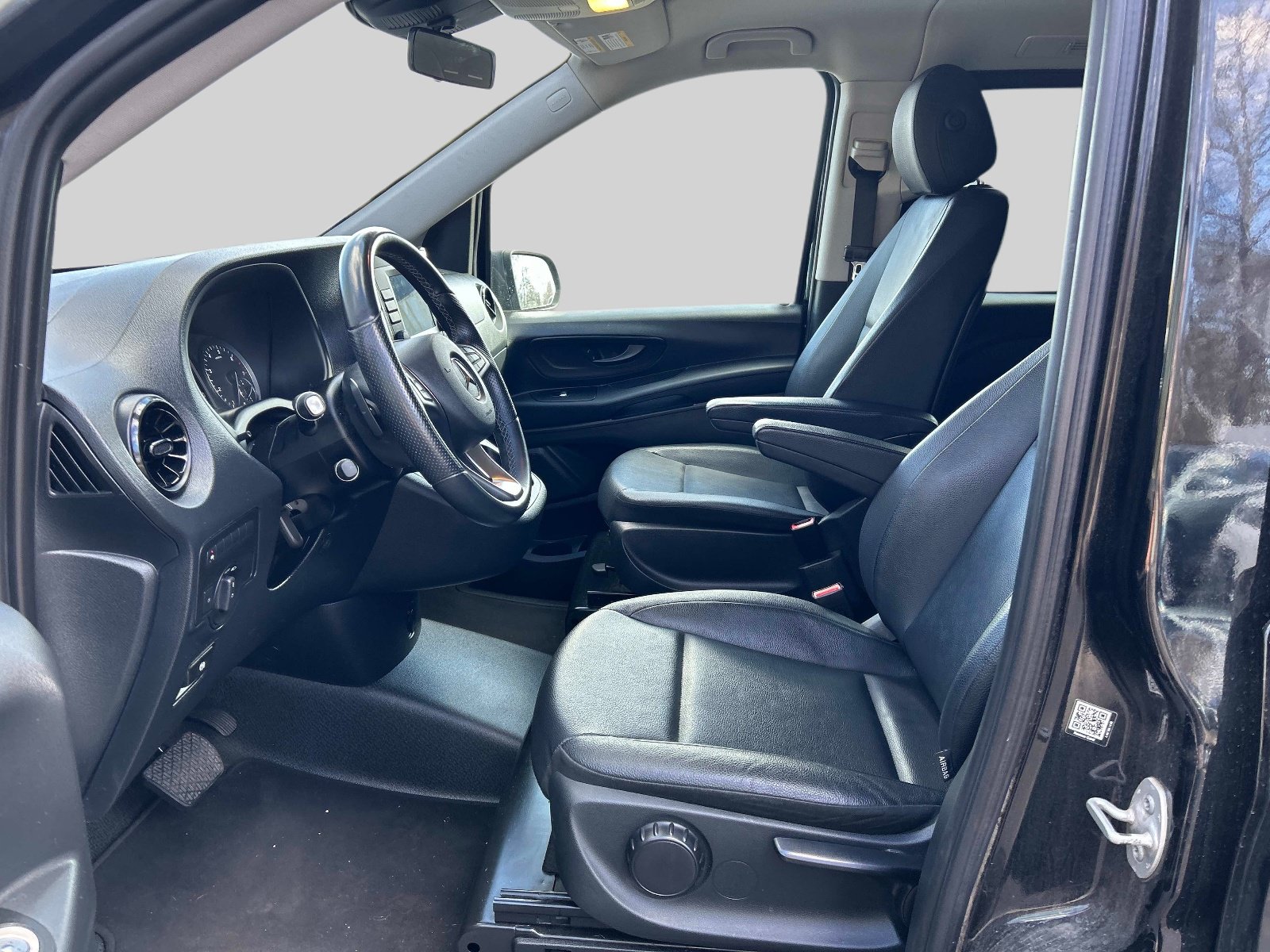 Used 2023 Mercedes-Benz Metris Passenger image 9