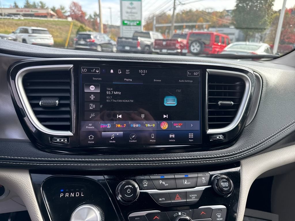 Used 2024 Chrysler Pacifica Touring-L image 21