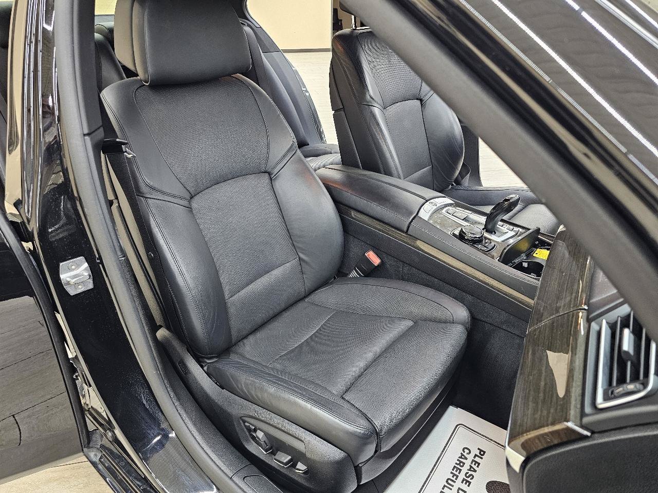 Used 2015 BMW 750i w/ M Sport Edition RWD image 20