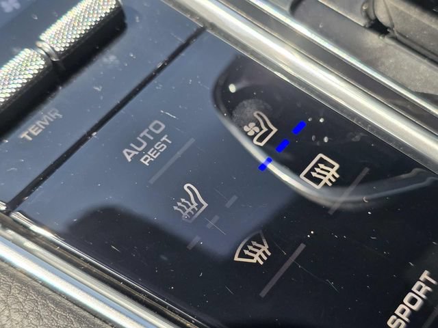 Used 2022 Porsche Panamera RWD image 22