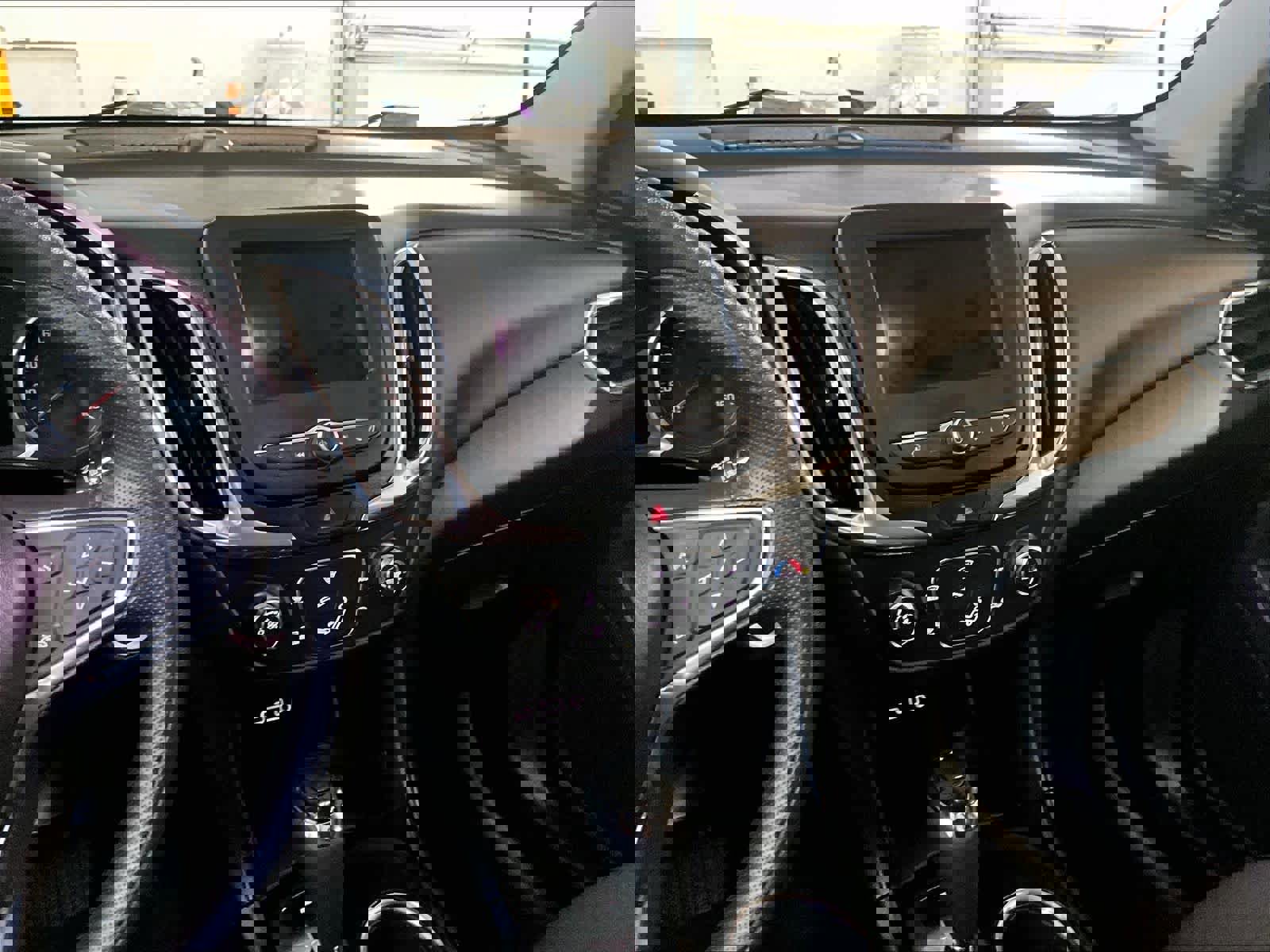 Used 2019 Chevrolet Equinox LT image 18