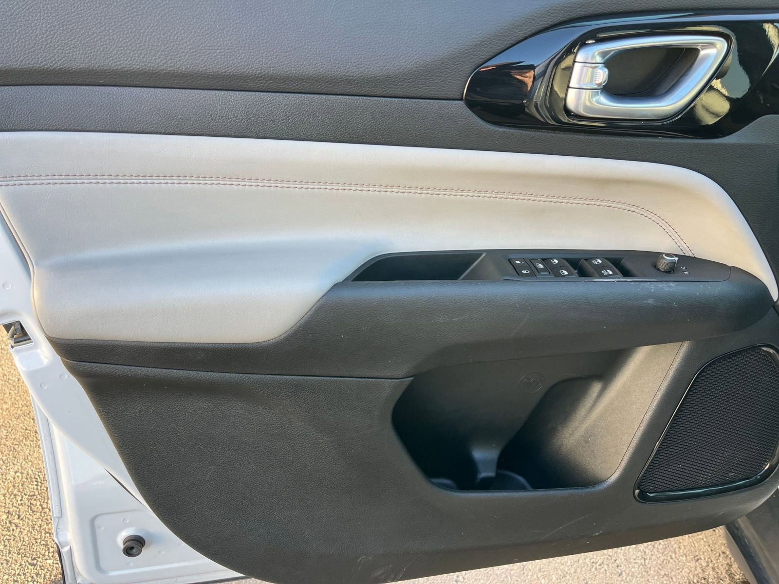 Used 2025 Jeep Compass Limited image 18